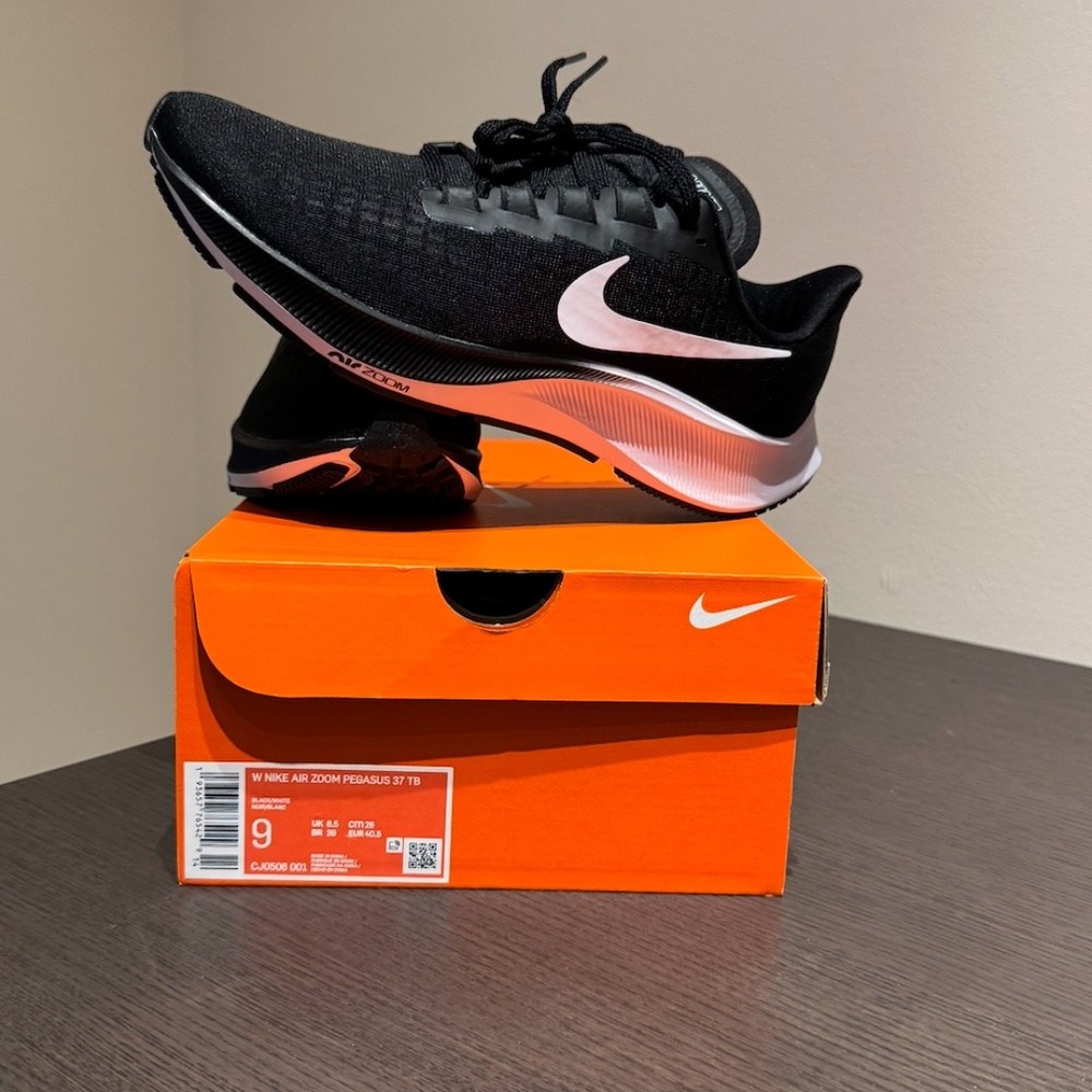 Women's Nike Air Zoom Pegasus 37 - Black, Size 9